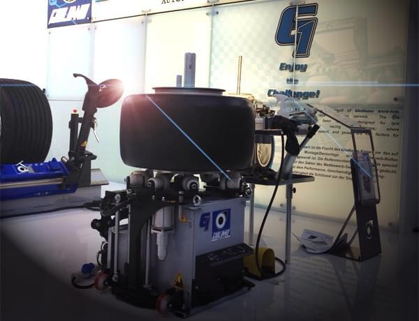 G1 Sport tyre changer at Automechanika 2014 Exposition