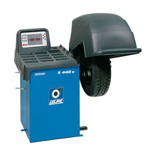 S 448 S - Digital electronic wheel-balancer with microprocessor and LED display. 