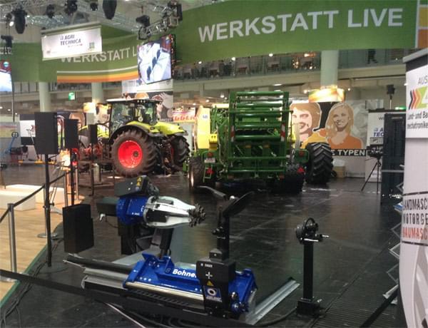 Giuliano ... fait &eacute;cole &agrave; Agritechnica