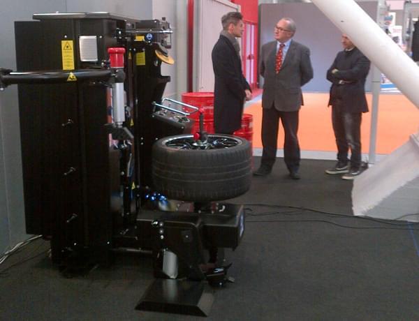 XBOSS tire changer at Motorshow!