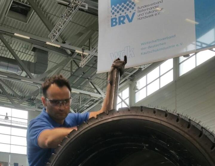 The Tire (Cologne Show)